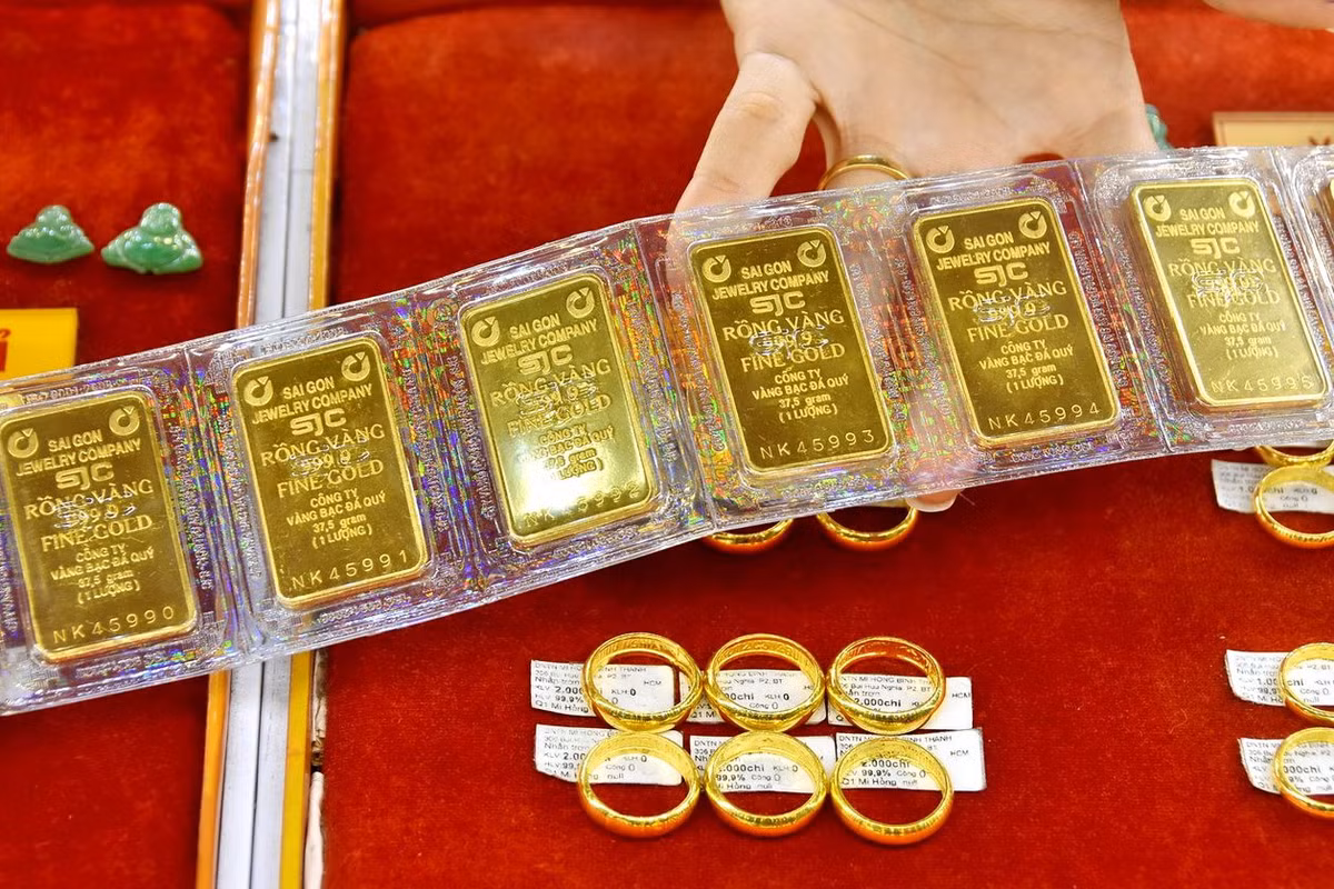 Giá vàng tăng sốc, giảm sâu: Nên bỏ độc quyền vàng miếng SJC? Gia vang tang soc, giam sau: Nen bo doc quyen vang mieng SJC?