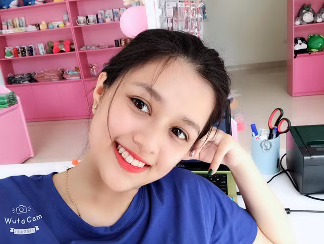 Co giao Ha Long bi hoc sinh chup len: 'Toi chi tre chu khong xinh'-Hinh-3