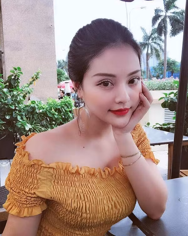 Co gai Ha Tinh lot xac tu nang beo thanh “hot girl kem xoi” the nao?