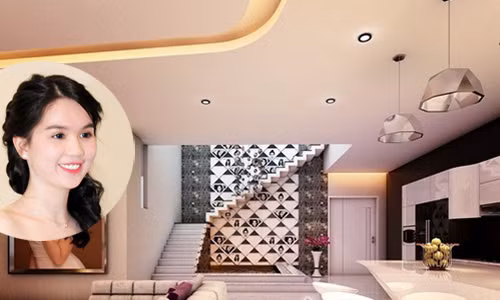 Gần đây, chia sẻ trên báo Ngôi sao, người mẫu Ngọc Trinh đã tiết lộ tháng 9 tới cô chuyển về nhà mới. Nữ hoàng nội y không chia sẻ nhiều về cơ ngơi này, song có thông tin cho rằng cô nàng đã tậu một căn Penthouse ở quận 7, gần nhà ông bầu Khắc Tiệp.(Nguồn ảnh: Ngôi sao).