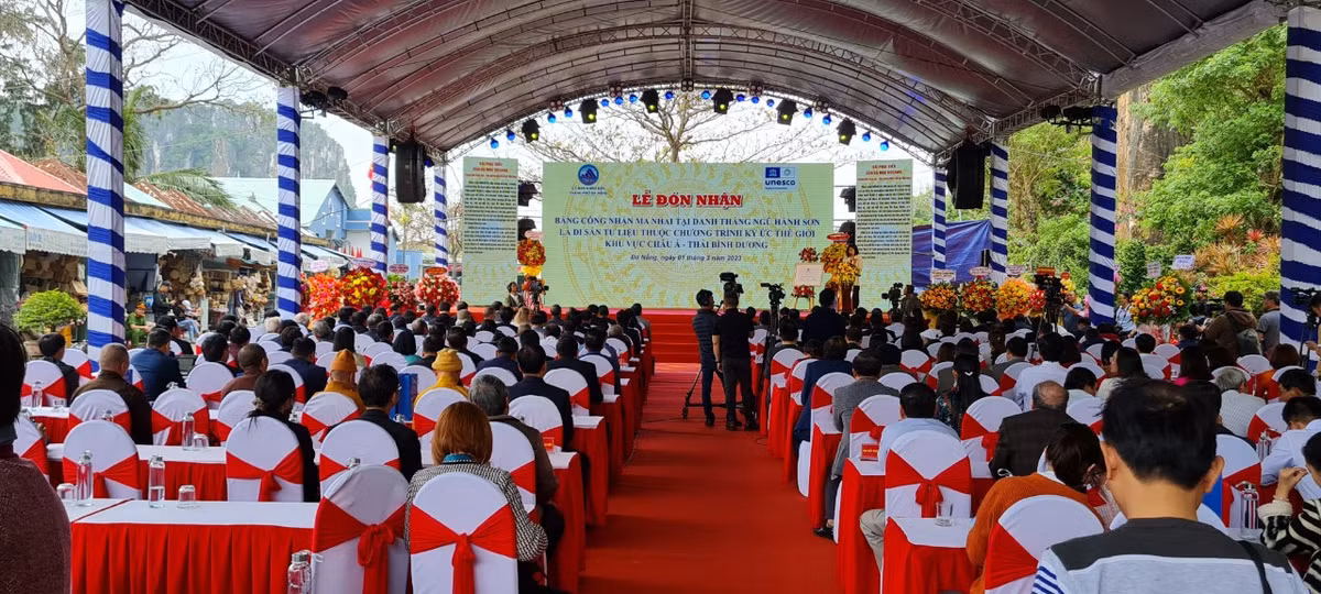 Lễ đón nhận Bằng công nhận Ma nhai tại Danh thắng Ngũ Hành Sơn là Di sản tư liệu thuộc Chương trình Ký ức thế giới khu vực Châu Á-Thái Bình Dương sáng 1/3.