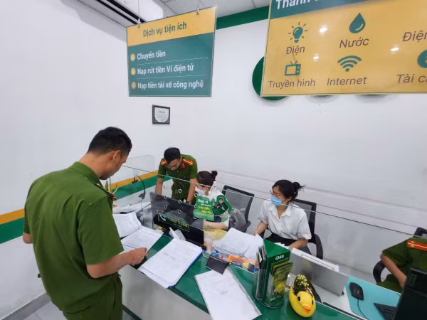 Cong an kiem tra 2 chi nhanh cua F88 tai Da Nang