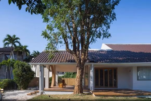 Đây là một mẫu nhà cấp bốn ở quê đẹp, tiện nghi, rất phù hợp ứng dụng tại Việt Nam.