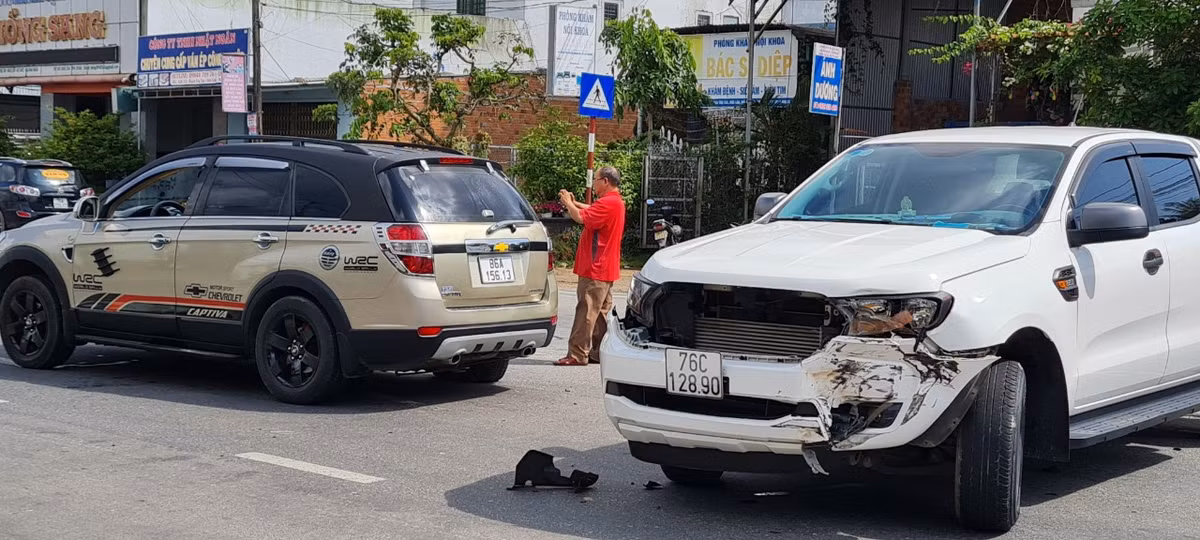 Quảng Ngãi: Xe nổ lốp, xoay ngang đường, giao thông trên QL1A gặp khó Quang Ngai: Xe no lop, xoay ngang duong, giao thong tren QL1A gap kho