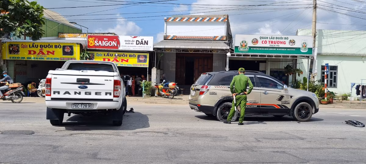 Quang Ngai: Xe no lop, xoay ngang duong, giao thong tren QL1A gap kho-Hinh-2