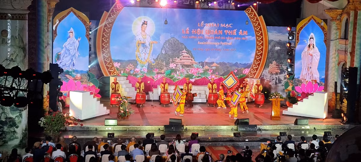 Tiết mục văn nghệ chào mừng Lễ hội.