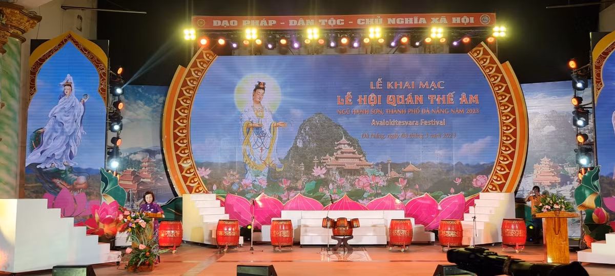 Phó Chủ tịch UBND thành phố Đà Nẵng Ngô Thị Kim Yến phát biểu tại Lễ Khai mạc Lễ hội Quán Thế Âm.