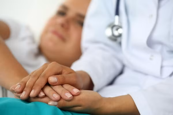  Ngăn ngừa ung thư: Một chế độ ăn hợp lý với rau muống sẽ giúp bạn hấp thụ đến 13 chất chống oxy hóa khác nhau có khả năng ngăn ngừa ung thư. Những chất chống oxy hóa này giúp loại bỏ các gốc tự do khỏi cơ thể, ức chế sự phát triển của các tế bào ung thư. Ảnh minh họa