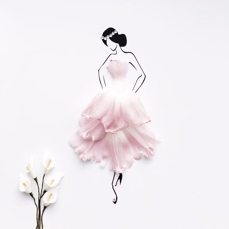 Sassy đẹp như diễn viên điện ảnh với bộ váy tinh tế màu hồng trắng. (Nguồn Bored Panda)