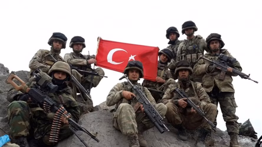 Tờ Zaman dẫn lời một quan chức của Thổ Nhĩ Kỳ nói rằng, Ankara sẵn sàng đáp trả bất kỳ cuộc tấn công nào vào lực lượng của họ có mặt ở Libya, bất kể bên nào thực hiện hành động đó.