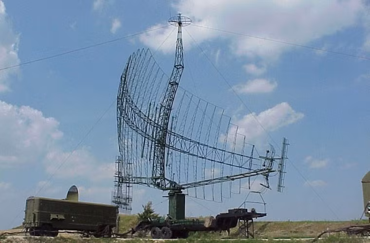 Trong trang bị phòng không Việt Nam đã ký nhiều hợp đồng mua sắm hệ thống radar, tên lửa, thiết bị thay thế từ Nga trong những năm qua. Điển hình, Việt Nam đã mua hệ thống radar cảnh giới cực kỳ hiện đại 55Zh6UE NEBO-UE được thiết kế để phát hiện, bám sát tự động, phân biệt địch – ta, nhận dạng kiểu loại và cung cấp các tham số tọa độ và đường bay các loại mục tiêu bay (gồm cả tên lửa đạn đạo).