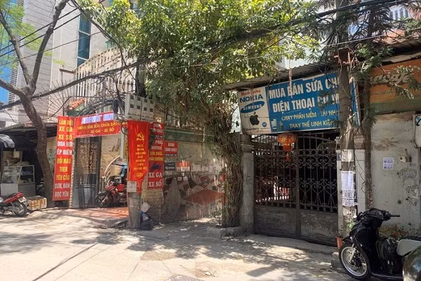 Mot nguoi bi dam trong thuong khi truy duoi ke cuop tiem vang