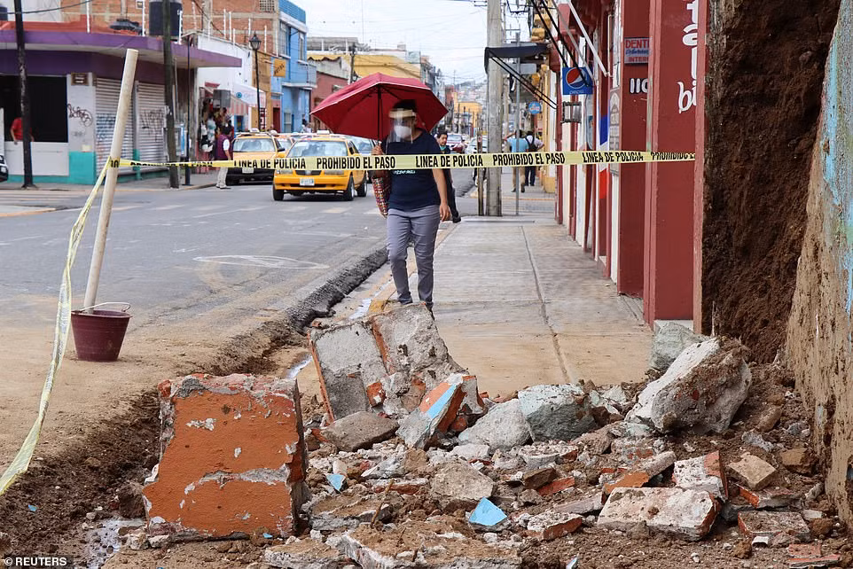 Ít nhất 5 người, trong đó có một bé trai, thiệt mạng ở Oaxaca. Ngoài ra, 5 cư dân khác bị thương.