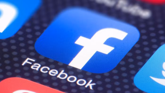 Facebook bị cấm ở Trung Quốc từ năm 2009. Hầu hết người dân ở đây sử dụng kênh truyền thông xã hội khác như Baidu, WeChat và Sina Weibo. Trung Quốc còn có kênh Youtube riêng, được gọi là Youku Tudou.