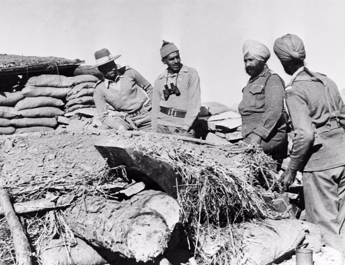 Các binh sĩ Ấn Độ tại một pháo đài ở vùng biên giới Ladakh khi cuộc chiến giữa Ấn Độ và Trung Quốc diễn ra năm 1962. 