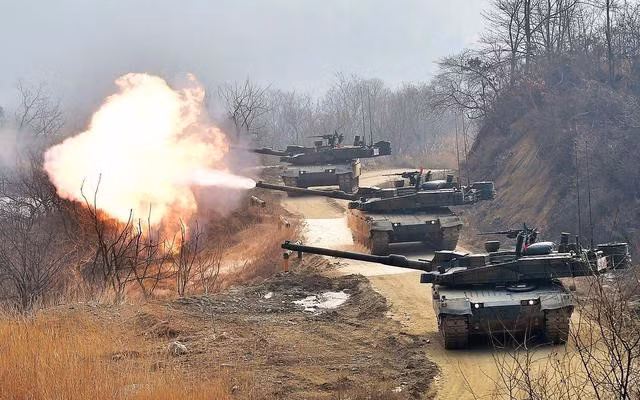 Tuy nhiên các xe tăng K2 không được sử dụng để thay thế dòng K1 mà là những chiến xa M48/60 Patton thế hệ cũ đang phục vụ với con số lên tới cả nghìn chiếc trong quân đội Hàn Quốc.