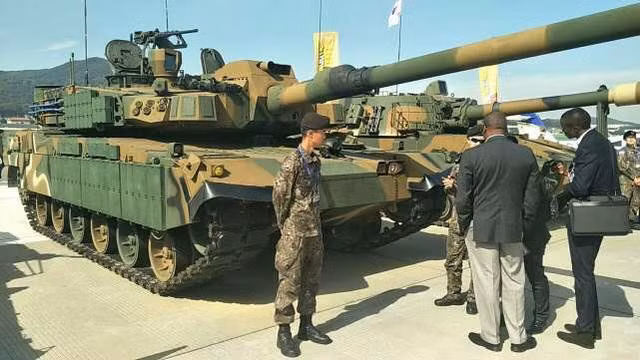 Trong màn trình diễn tại Triển lãm quốc phòng ADEX 2019 được tổ chức ở Seoul, xe tăng K2 Black Panther bị nhận xét có sức cơ động kém, ngay cả đối với những chướng ngại vật nhỏ cũng khó khăn khi vượt qua.