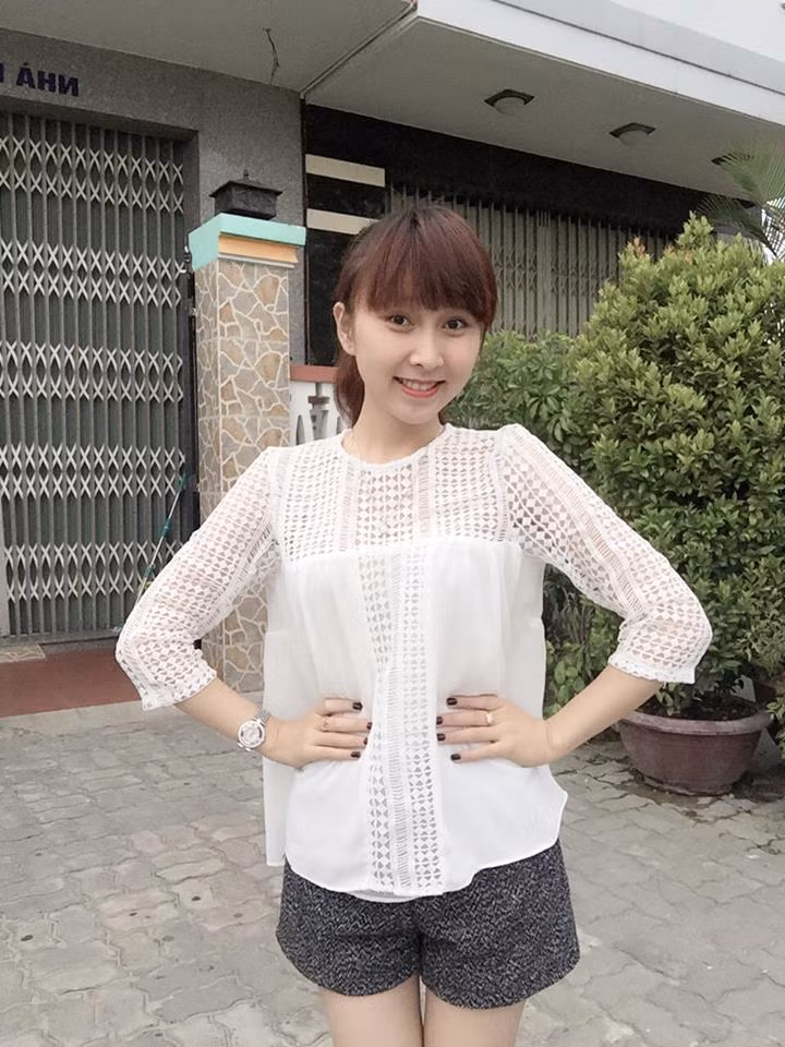 Được biết, công việc kinh doanh các mặt hàng mỹ phẩm cao cấp của Hoài Thương mang về cho cô mức thu nhập khủng từ 50-100 triệu đồng/tháng. Trong quá trình kinh doanh, Hoài Thương còn cảm thấy may mắn, hạnh phúc khi được lắng nghe nhiều chia sẻ, tâm sự của các khách hàng về cuộc sống của mình.