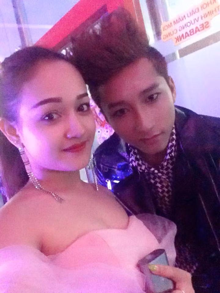 Tô Tường Vy từng xuất hiện bên Võ Viễn Thiện, chàng trai được cho là bản sao của Sơn Tùng MTP và cũng đang dính vào nhiều lùm xùm, nghi ngờ cố ý ăn theo thần tượng để được nổi tiếng.