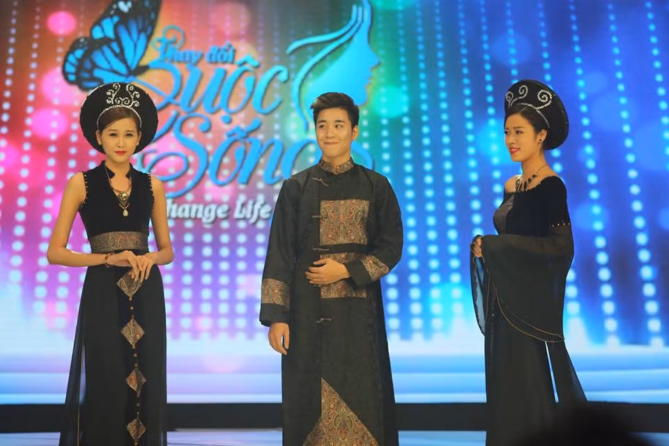 Trong chương trình gala Thay đổi cuộc sống, Thanh Quỳnh cũng đã thể hiện được khả năng của mình. Qua bộ sưu tập thiết kế mang tên Nét xưa, hot girl thẩm mỹ như muốn chứng minh rằng cô có tài năng, hoàn toàn có thể tự đứng trên đôi chân của mình và phát triển hơn nữa.