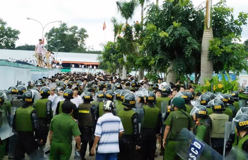 Khởi tố vụ án học viên cai nghiện ở Đồng Nai gây rối - Hình 2 Khoi to vu an hoc vien cai nghien o Dong Nai gay roi-Hinh-2