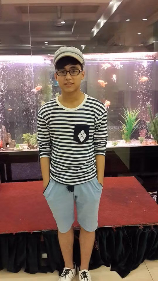 Với bản tính hiền lành, Việt Hoàng từng khiến nhiều người phải dành tặng những lời khen ngợi, cảm thấy thích thú khi từng bộc bạch ước mơ lớn lên được làm báo để... bênh anh.