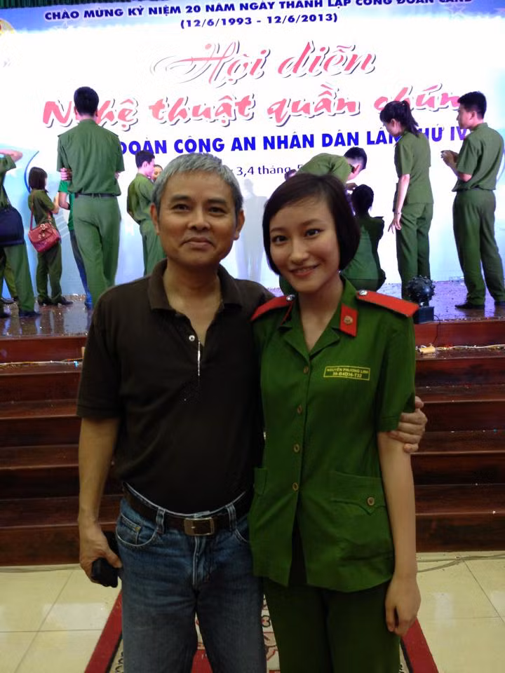 Nhìn vào cô nữ sinh cảnh sát xinh đẹp, dịu dàng và có dáng người nhỏ nhắn như "chim chích" này, các bạn trẻ càng nể phục hơn khi biết cô cũng đã từng xuất sắc vượt qua quãng thời gian trui rèn đầy khó khăn ở trường Cảnh sát. Sau 5 năm học, Phương Linh tự nhận thấy bản thân "khổ mãi rồi giờ sướng không chịu được", có được sức khỏe rất tốt và sự rắn rỏi.