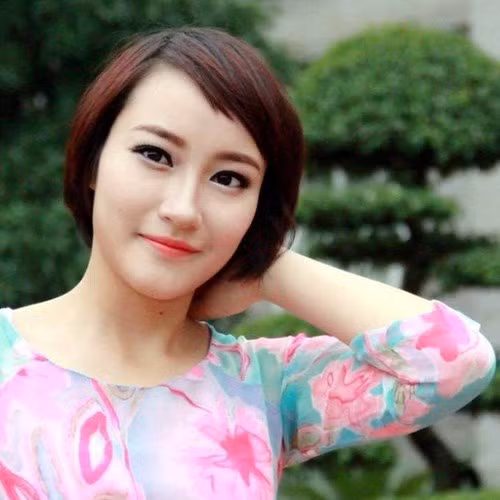 Với chuỗi thành tích ấn tượng, Phương Linh không chỉ là thủ khoa đầu ra của trường mà còn được thăng ngay lên hàm Trung úy ngay khi ra trường. Đây là kỷ lục mới của Học viện Cảnh sát Nhân dân khi thường các học viên chỉ được thăng hàm tối đa lên Thiếu úy khi ra trường.