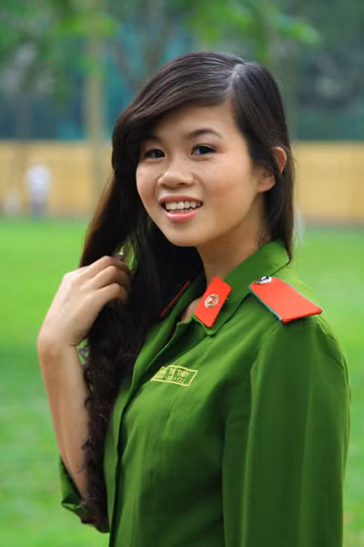 Đặng Thị Thủy, là sinh viên lớp B11.D34 Học viện Cảnh sát nhân dân. Cô gái quê gốc Nghệ An từng là thủ khoa đầu vào và đầu ra đồng thời cũng trở thành Đảng viên khi mới 18 tuổi.