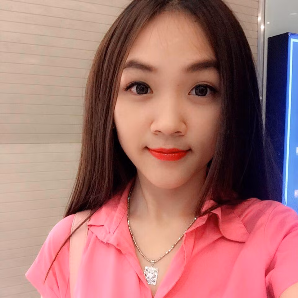 Trong clip của mình, Vi Hari khuyên các chị em, bạn bè của mình "không nên lấy chồng" để tránh vất vả, phiền phức, áp lực trong cuộc sống. Theo cô gái Đồng Tháp này, việc "lấy chồng, đẻ con, nuôi con nuôi thêm cả chồng rồi lại ghen tới, ghen lui", sẽ rất mệt mỏi, nên người phụ nữ nên tìm một cách "tự giải thoát" cho mình để có được cuộc sống thoải mái nhất.