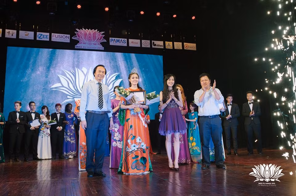 Trần Bảo Ánh là nữ sinh vừa đăng quang ngôi vị Miss Fu - Hoa khôi Đại học FPT 2015 sau đêm chung kết cuộc thi diễn ra vào tối 17/6. Nữ sinh sinh năm 1993 đã vượt qua chặng đường khá dài, thể hiện được nhan sắc, tài năng của mình để xứng đáng trở thành Tân Hoa khôi.
