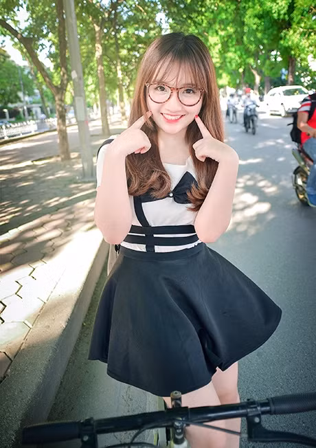 Nhật Linh có biệt danh dễ thương là Linh Mít. Với một số bạn trẻ ham mê các cuộc thi trên truyền hình, Nhật Linh cũng không phải là gương mặt hoàn toàn xa lạ.