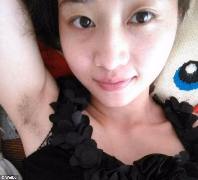 Theo Xiao Yue, nhà hoạt động nữ quyền, người khởi xướng cuộc thi khoe lông nách, mục đích của cuộc thi này là nhắc nhở những người phụ nữ không nên có suy nghĩ bắt buộc phải tẩy lông nách sạch bách mới được xem là xinh đẹp, sạch sẽ.