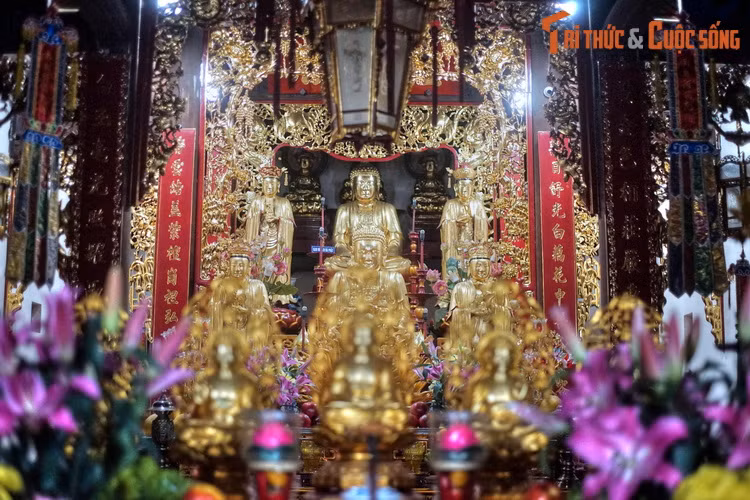 Theo một bài viết trên báo Hà Nội Mới, sau khi di dời chùa được đổi tên là Chân Tiên nhằm ghi nhớ nguồn gốc từ hai thôn Tiên Thị và Chân Cầm, nơi ngôi chùa Báo Thiên xưa được lập.
