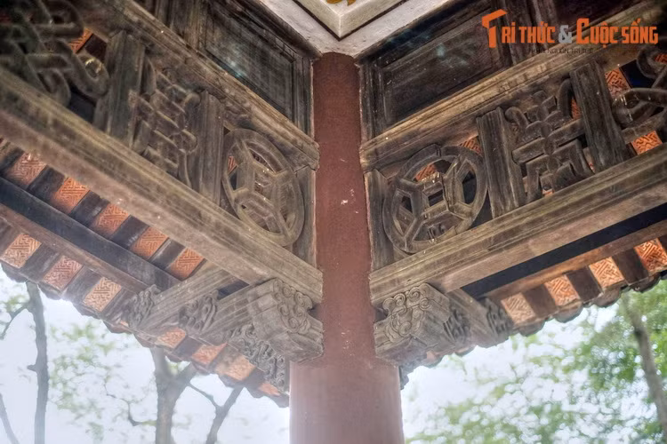 Sau nhiều thăng trầm của lịch sử, ngoài tấm bia đã bị mất thì nhà bia vẫn được bảo tồn khá nguyên vẹn. Về tổng quan, công trình là sự kết hợp giữa kỹ thuật xây dựng phương Tây với phong cách kiến trúc thời nhà Nguyễn.