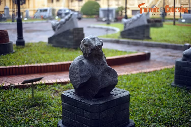 Một số hình ảnh khác về tượng chim Chu Tước ở lăng Trần Thủ Độ.