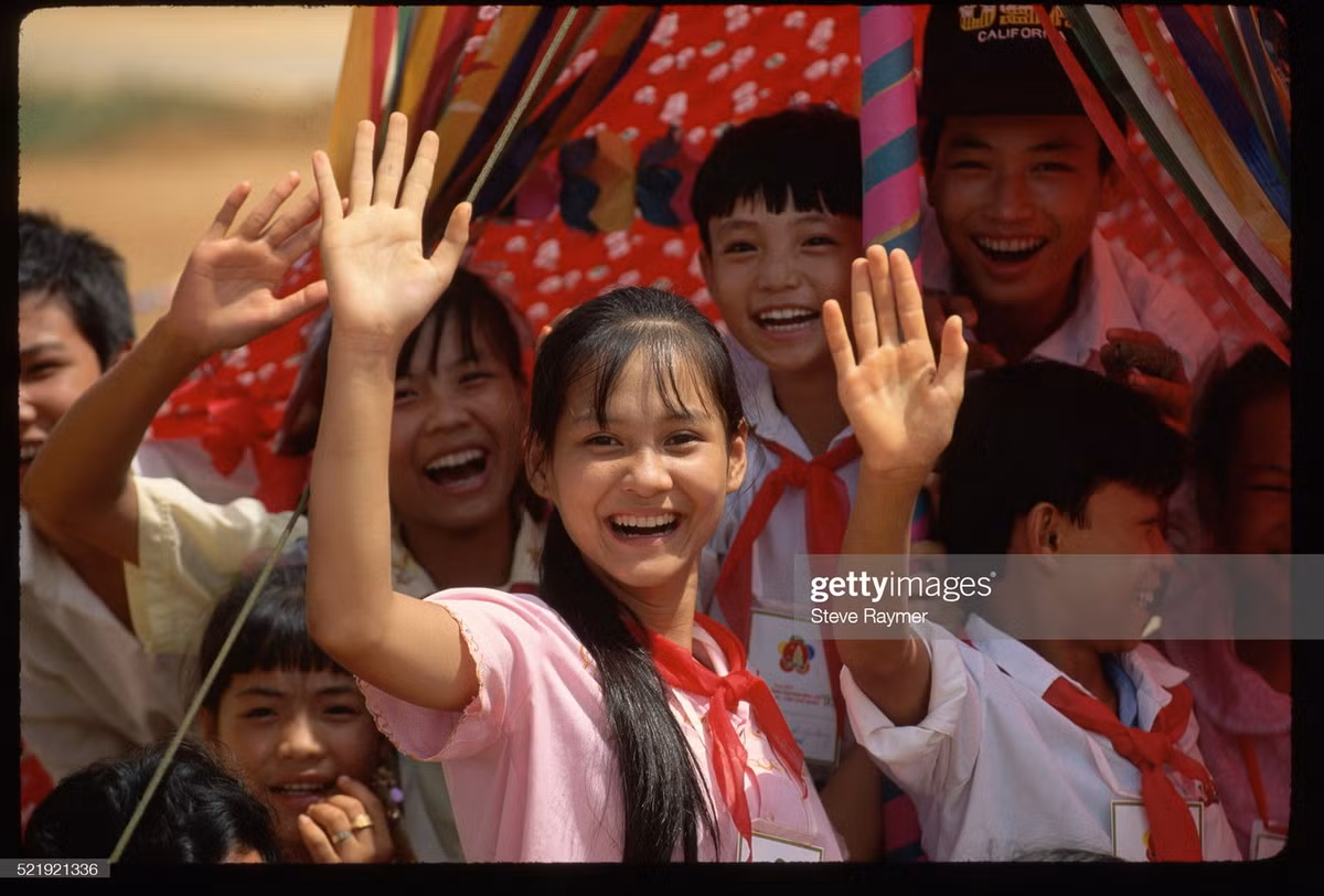 Học sinh Lào Cai trong một hoạt động tập thể ngoài trời.