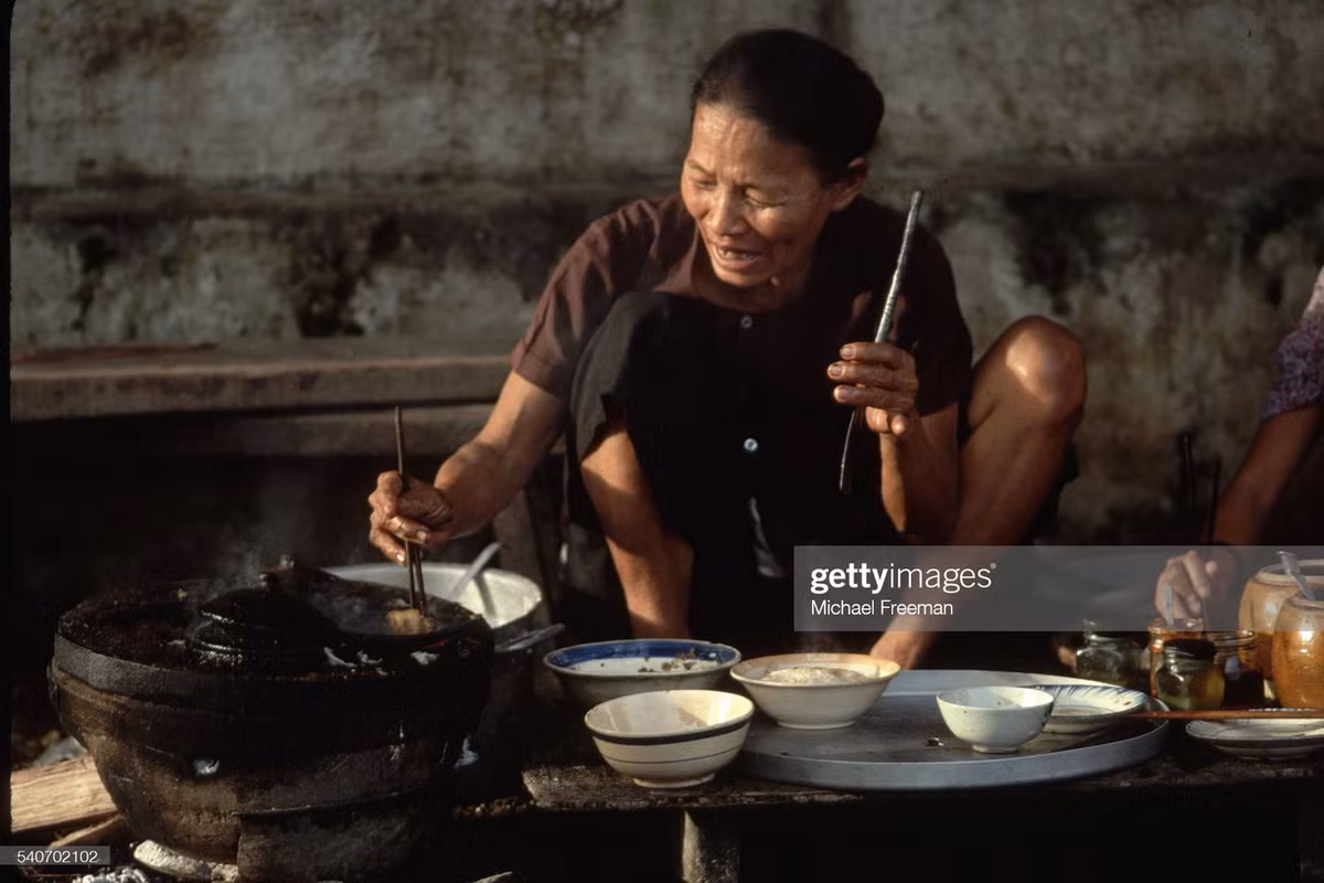 Quầy bánh căn vỉa hè ở Ninh Thuận.