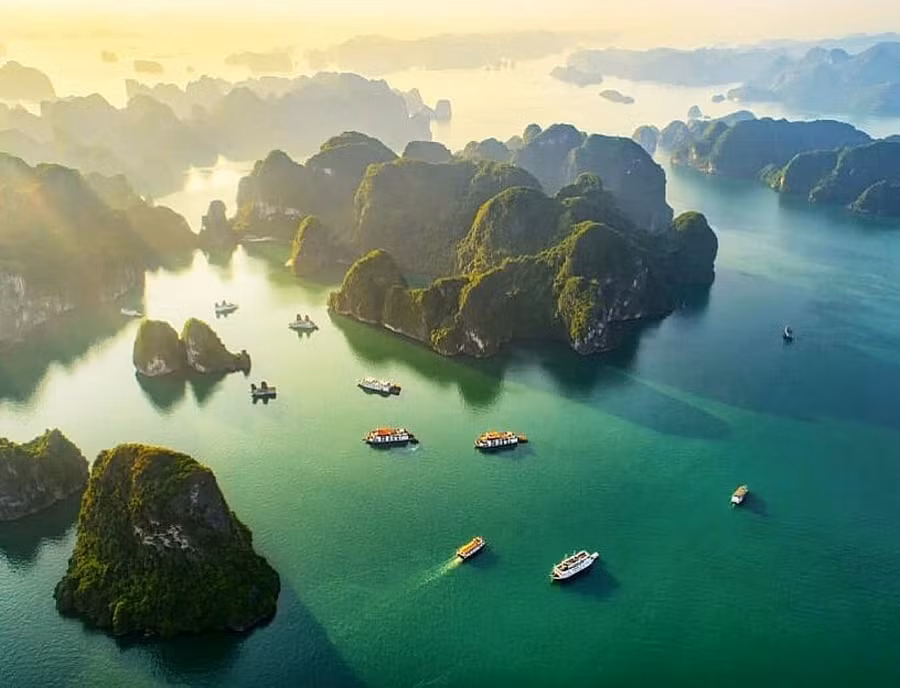 Vịnh Hạ Long, Di sản đã tồn tại hàng triệu năm, 2 lần được UNESCO công nhận là di sản thiên nhiên thế giới vào năm 1994 và 2000.