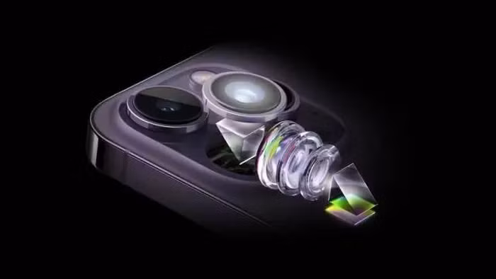 Cùng với cảm biến lớn hơn, hệ thống camera sẽ sử dụng cách sắp xếp ống kính tiềm vọng, bao gồm "mô-đun thủy tinh-nhựa đúc" gồm 7 mảnh.