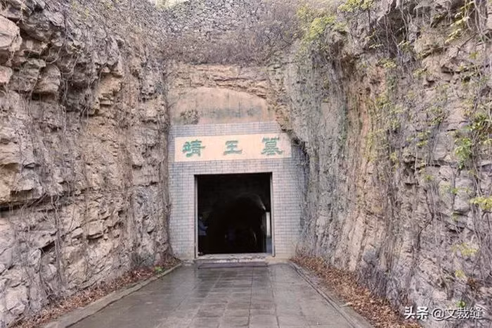 Đó là lăng mộ của Trung Sơn Tĩnh vương Lưu Thắng, một nhà chư hầu của nhà Hán.