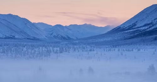 5. Oymyakon, Nga: Đây là địa điểm lạnh nhất hành tinh với nhiệt độ trung bình âm 58 độ C. Để đến đây, bạn phải di chuyển quãng đường hơn 900 km trên chuyến bay từ Moscow đến Takutsk hoặc Magadan.
