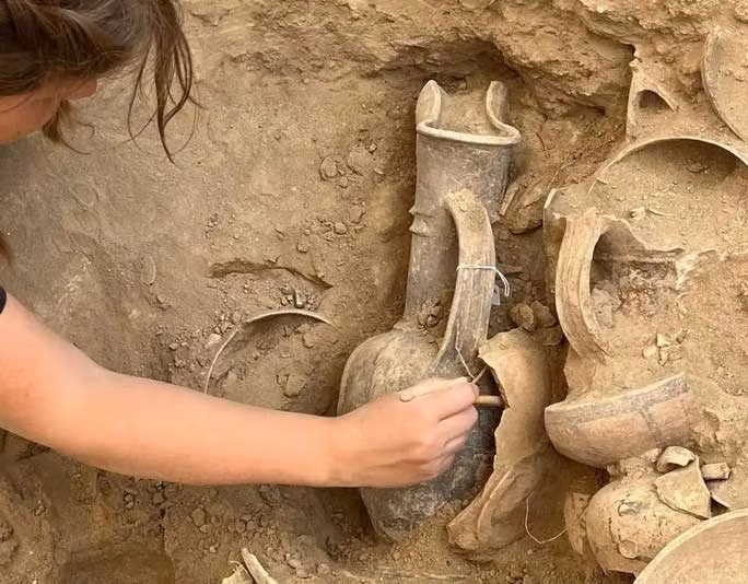 Hầm mộ cổ này được phát hiện nhờ vào từ kế, một thiết bị dùng để phát hiện các dị thường từ tính trong lòng đất.