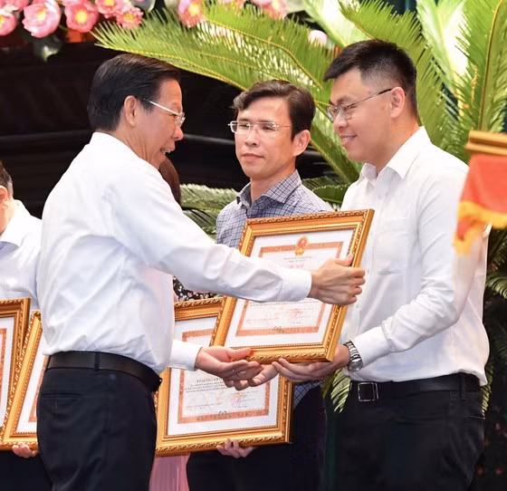 Pho Thu tuong Le Minh Khai: Thuc hien Nghi quyet 98 phai co trong tam, trong diem-Hinh-5