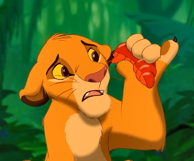 20.The Lion King (1994): Simba tin rằng ăn một con bọ còn non là nghi thức quan trọng để trở thành một thành viên hoàng gia.