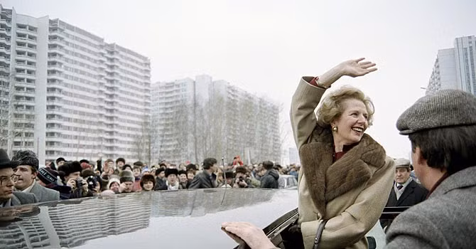 Bà đầm thép Margaret Thatcher dù có một người chồng làm hậu phương vững chắc song trong hồi ức của con gái bà, trong suốt thời gian dài bà làm Thủ tướng, căn nhà riêng nối liền với văn phòng Thủ tướng tại số 10 Downing Street chỉ để dành cho những ai say mê công việc.