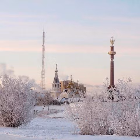 Một số cư dân sống ở miền Bắc Siberia này đo được nhiệt độ quanh nhà họ là -67 độ C, gần chạm ngưỡng kỷ lục -67,7 độ C từng ghi nhận tại khu vực này vào năm 1933