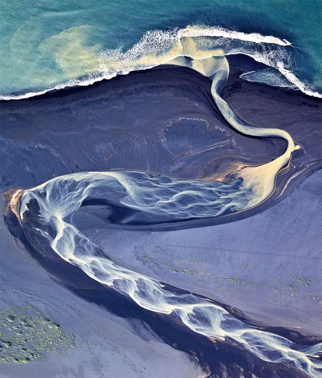 Đây là con sông thật ở Iceland, đẹp như tranh.