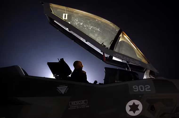 Dù mang thiết kế cơ bản của F-35A nhưng F-35I được Lockheed Martin sửa đổi khá nhiều theo yêu cầu của Israel nhất là hệ thống trang thiết bị điện tử của biến thể F-35 này. Bên cạnh đó F-35I cũng sẽ được trang bị các loại vũ khí do Israel tự sản xuất thay vì phải mua chúng từ Mỹ. Nguồn ảnh: ABS-CBN News.