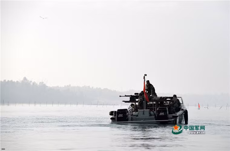QBU-1 do Công ty cơ giới Hoa Khánh Tứ Xuyên của Trung Quốc phát triển và sản xuất, được Quân đội Trung Quốc đưa vào trang bị từ năm 2010 cho tới nay và được biên chế trong tất cả các đơn vị bắn tỉa nước này. Nguồn ảnh: 81.cn
